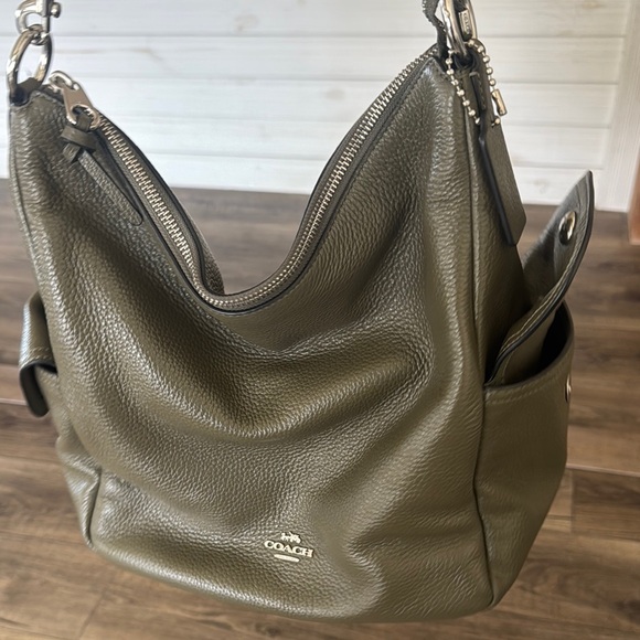 Coach Green Crossbody Bag with Leather Material and Silver Hardware - Picture 10 of 12